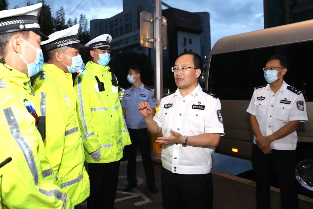 郑艺到沈阳实地督导夏夜治安巡查宣防集中统一行动_抚顺市公安局