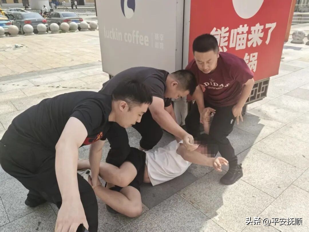 小心陷阱！抚顺公安火速出击，15.4万被骗银条当场返还.jpeg
