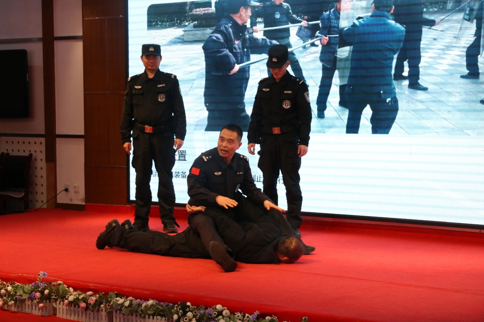 抚顺公安深入校园开展最小作战单元专项培训.jpg 抚顺公安深入校园开展最小作战单元专项培训.jpg