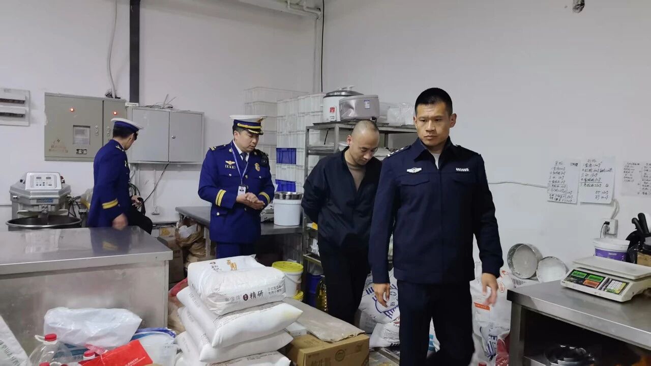 抚顺公安联合消防部门开展“九小场所”消防安全专项检查培训行动3.jpg