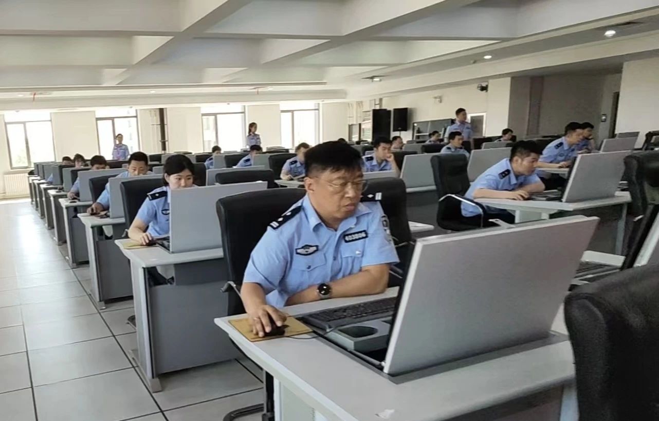 市公安局举办“平安护航”杯社区警务实战技能比武.jpg
