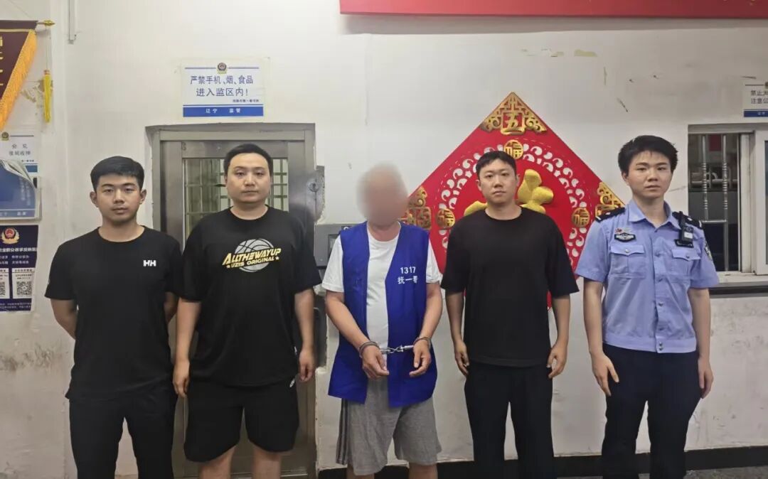 监控底下“玩消失”？民警：藏哪都能给你抓出来！.jpg