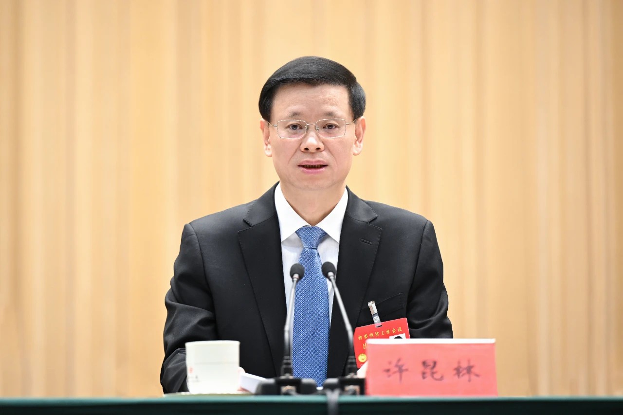 省委经济工作会议在沈阳举行 许昆林讲话 王新伟作总结讲话 周波熊茂平出席1.jpg