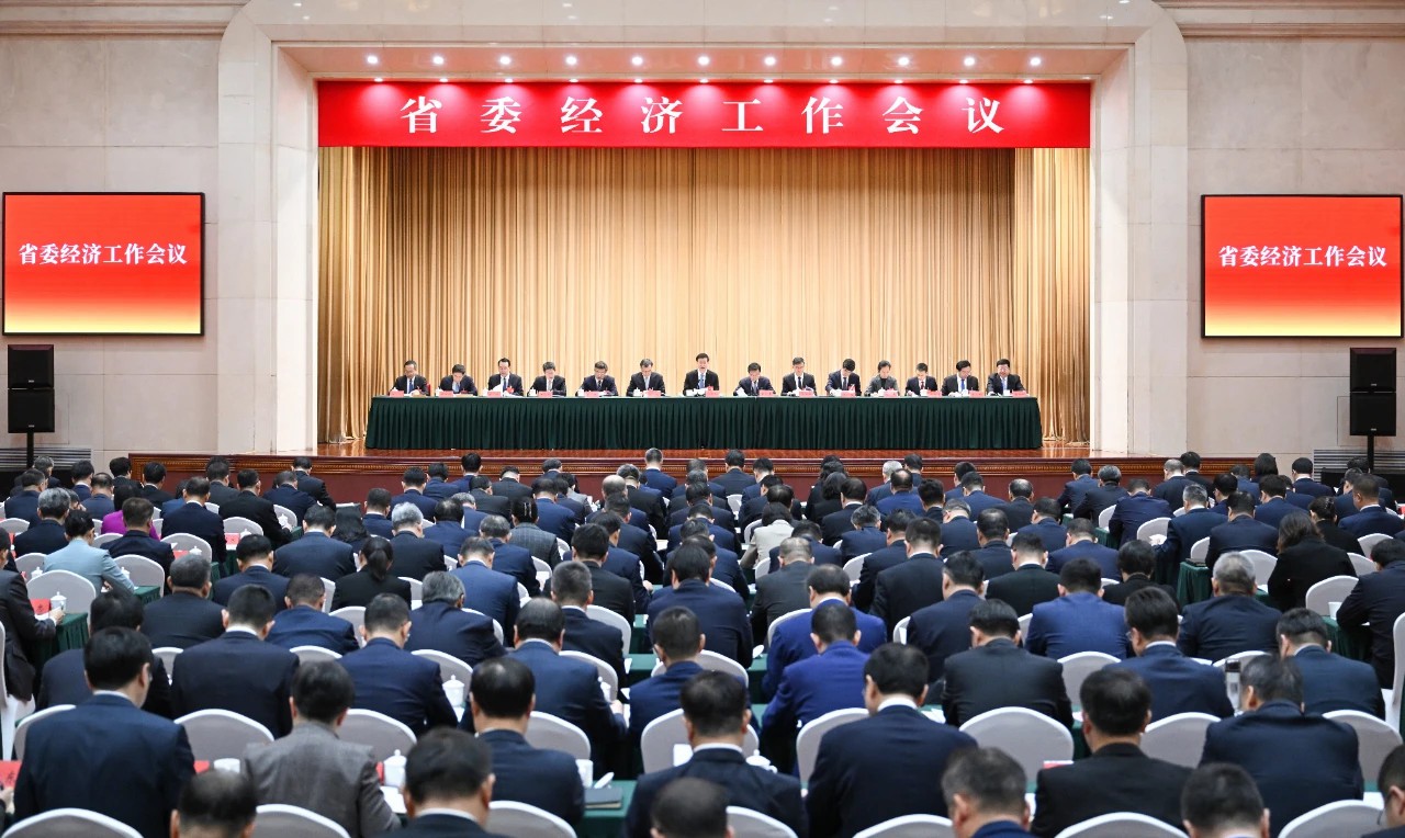 省委经济工作会议在沈阳举行 许昆林讲话 王新伟作总结讲话 周波熊茂平出席.jpg