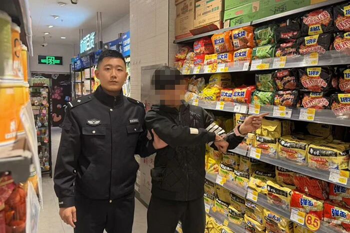 一个月连偷五次，民警出手：“抓他，没商量！”.jpg