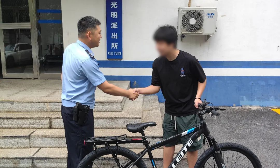 监控盲区里的“绣花功夫”：民警十日追回被盗自行车，失主连声道谢！1.jpg