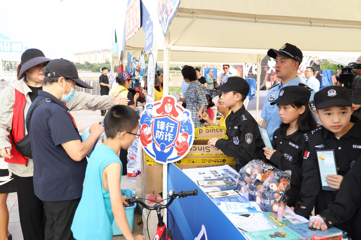 雷锋派出所︱以锋行防诈之“智” 护百姓“钱袋子”之安.png 雷锋派出所︱以锋行防诈之“智” 护百姓“钱袋子”之安.png