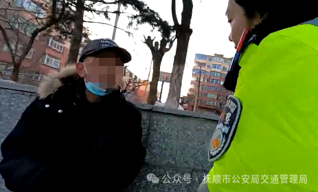 街头这一幕，温暖了整座城….png