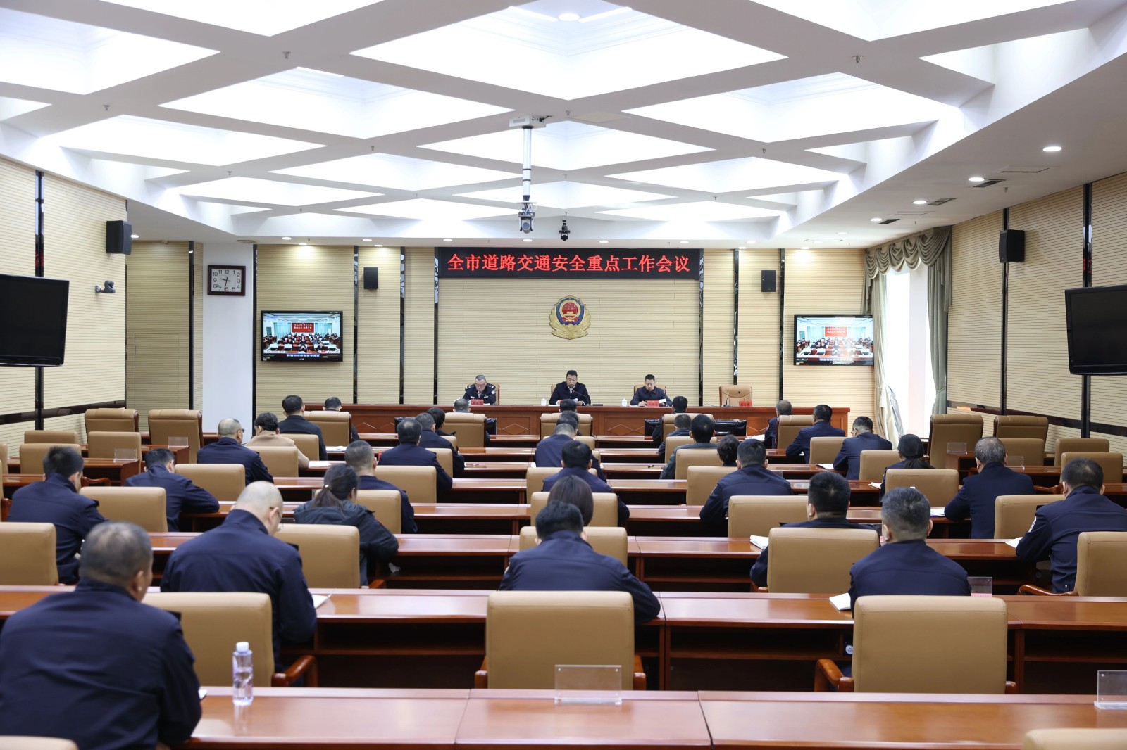 全市道路交通安全重点工作会议召开暨部署开展重点车辆道路交通安全整治百日行动.jpg 全市道路交通安全重点工作会议召开暨部署开展重点车辆道路交通安全整治百日行动.jpg
