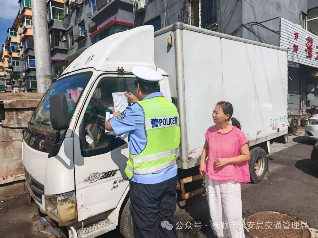 深化“交所联勤”机制 合力整治“僵尸车” 还路于民优环境1.jpg