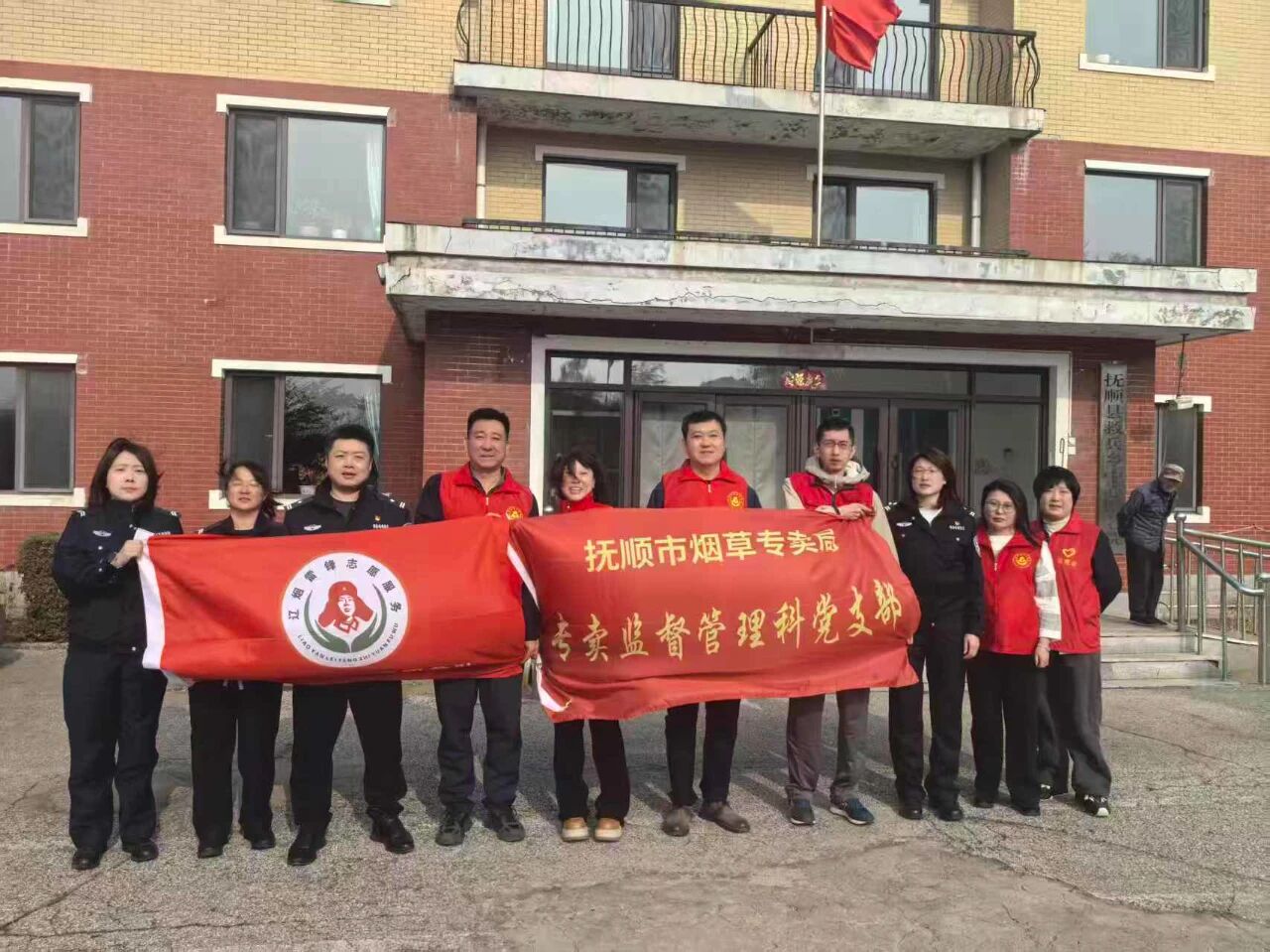 环食药侦支队党支部携手烟草专卖监督管理科党支部开展党建共建活动.jpg 环食药侦支队党支部携手烟草专卖监督管理科党支部开展党建共建活动.jpg