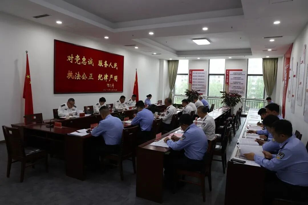 抚顺市公安局党委召开树立和践行正确政绩观学习教育第2期读书班暨党委理论学习中心组专题学习会议.jpg 抚顺市公安局党委召开树立和践行正确政绩观学习教育第2期读书班暨党委理论学习中心组专题学习会议.jpg