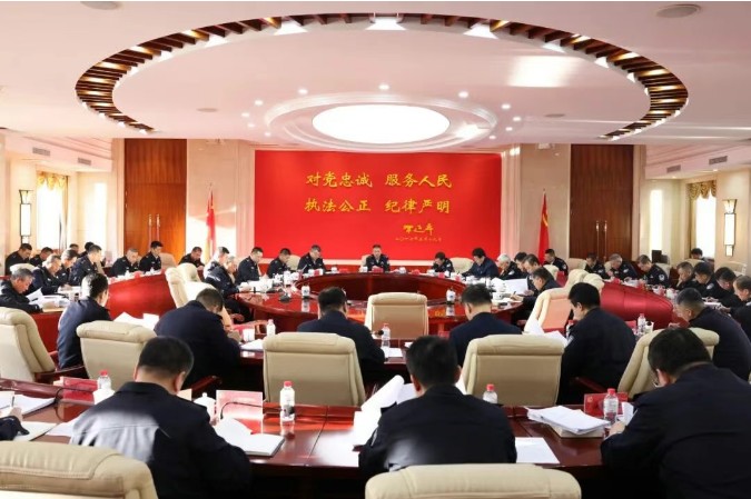省公安厅召开党委扩大会议 传达省委经济工作会议精神 为奋力开创辽宁全面振兴新局面贡献公安力量.jpg