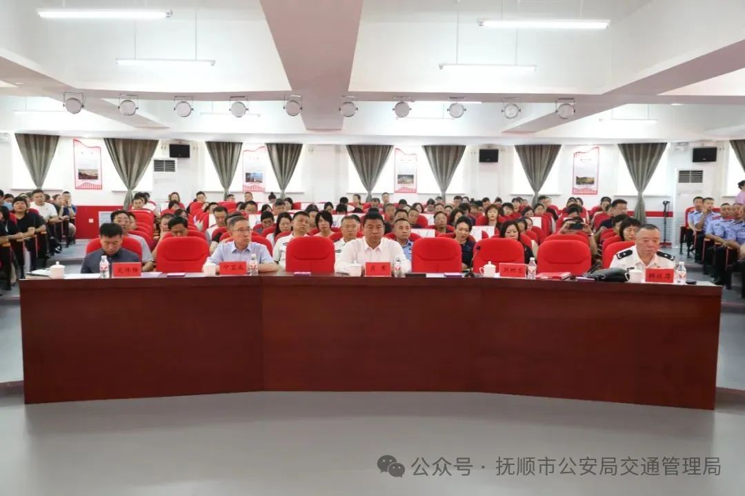 我市召开中小学校园交通安全管理现场交流会.jpg
