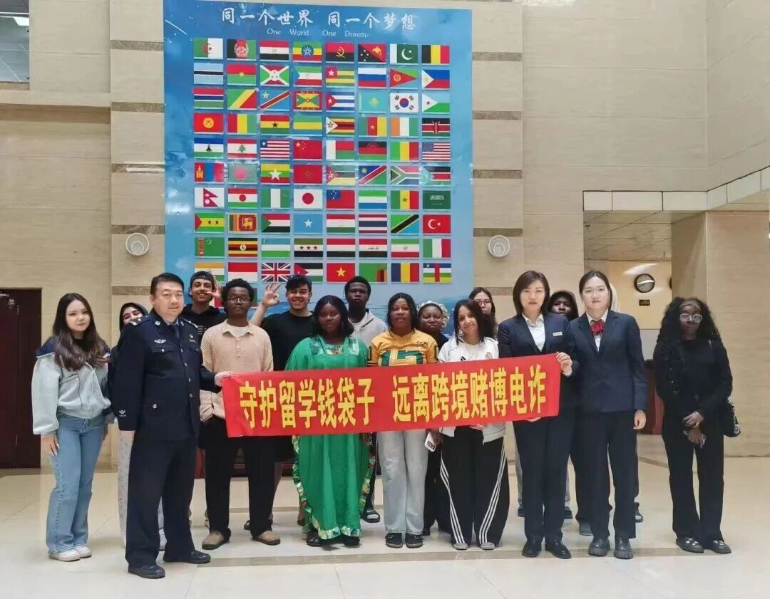 警银校三方联动，这堂全英文普法课很有“国际范”.jpg