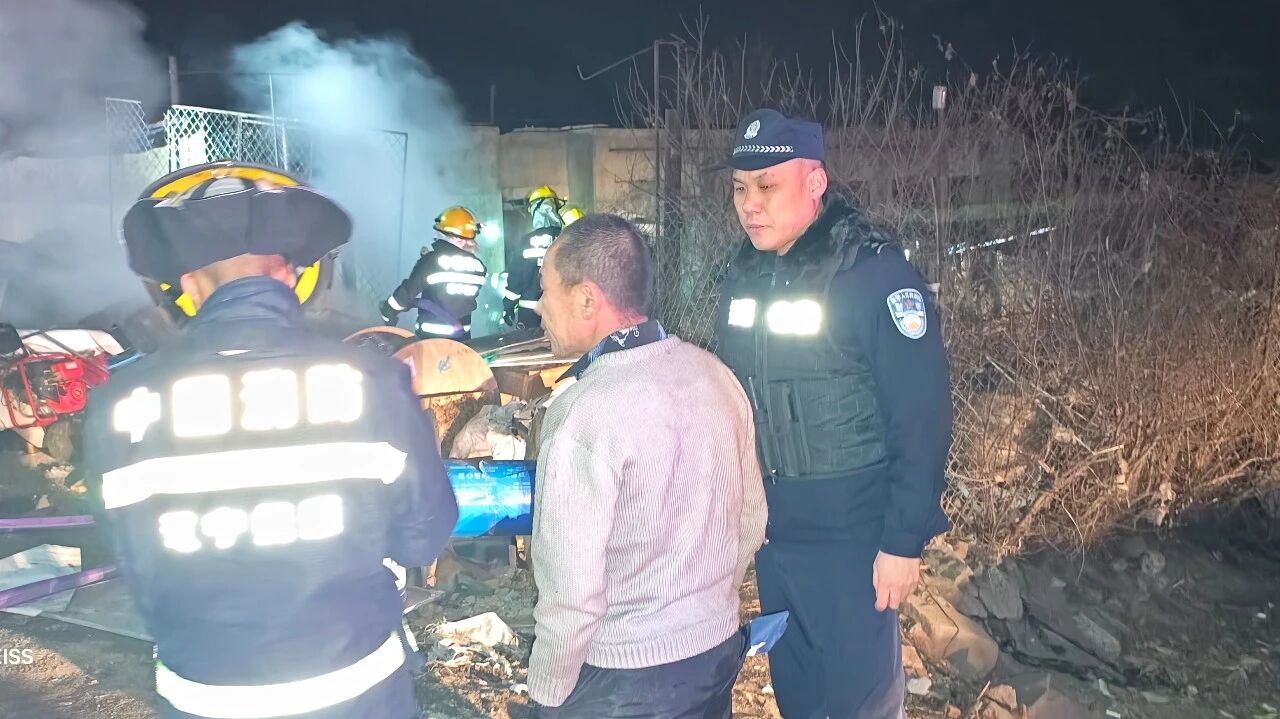 火情突发！民警快速处置，化险为夷.jpg
