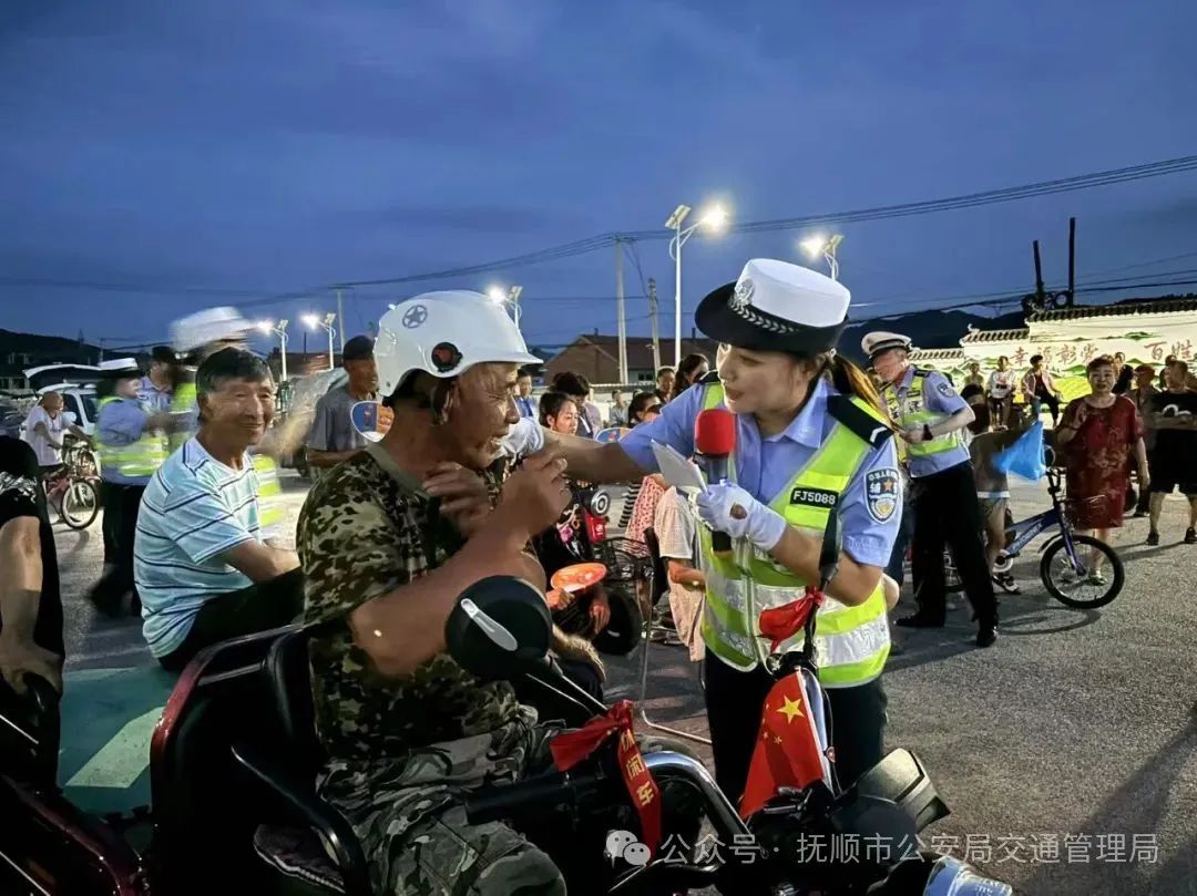 电影下乡送安全 荧屏点亮平安路2.jpg