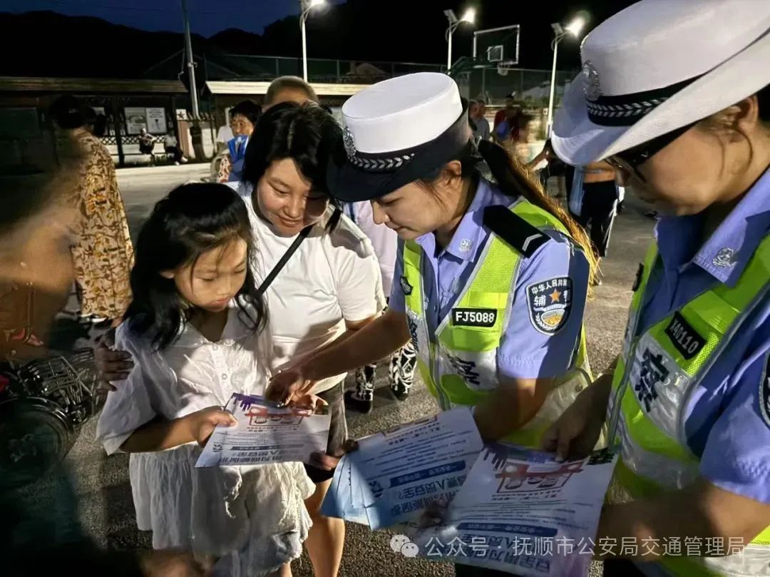 电影下乡送安全 荧屏点亮平安路1.jpg