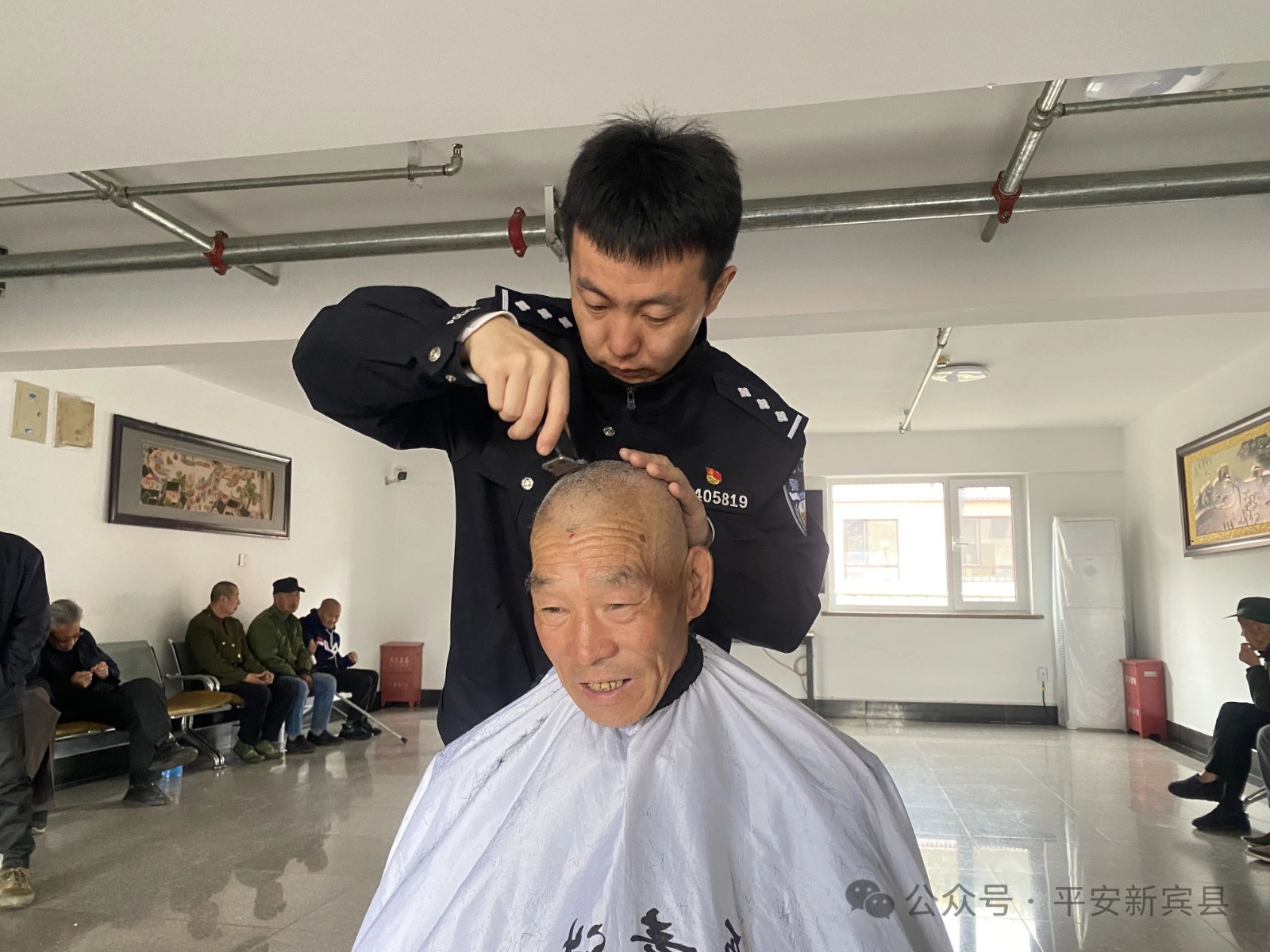 一抹“藏蓝色” 温暖夕阳红1.jpg